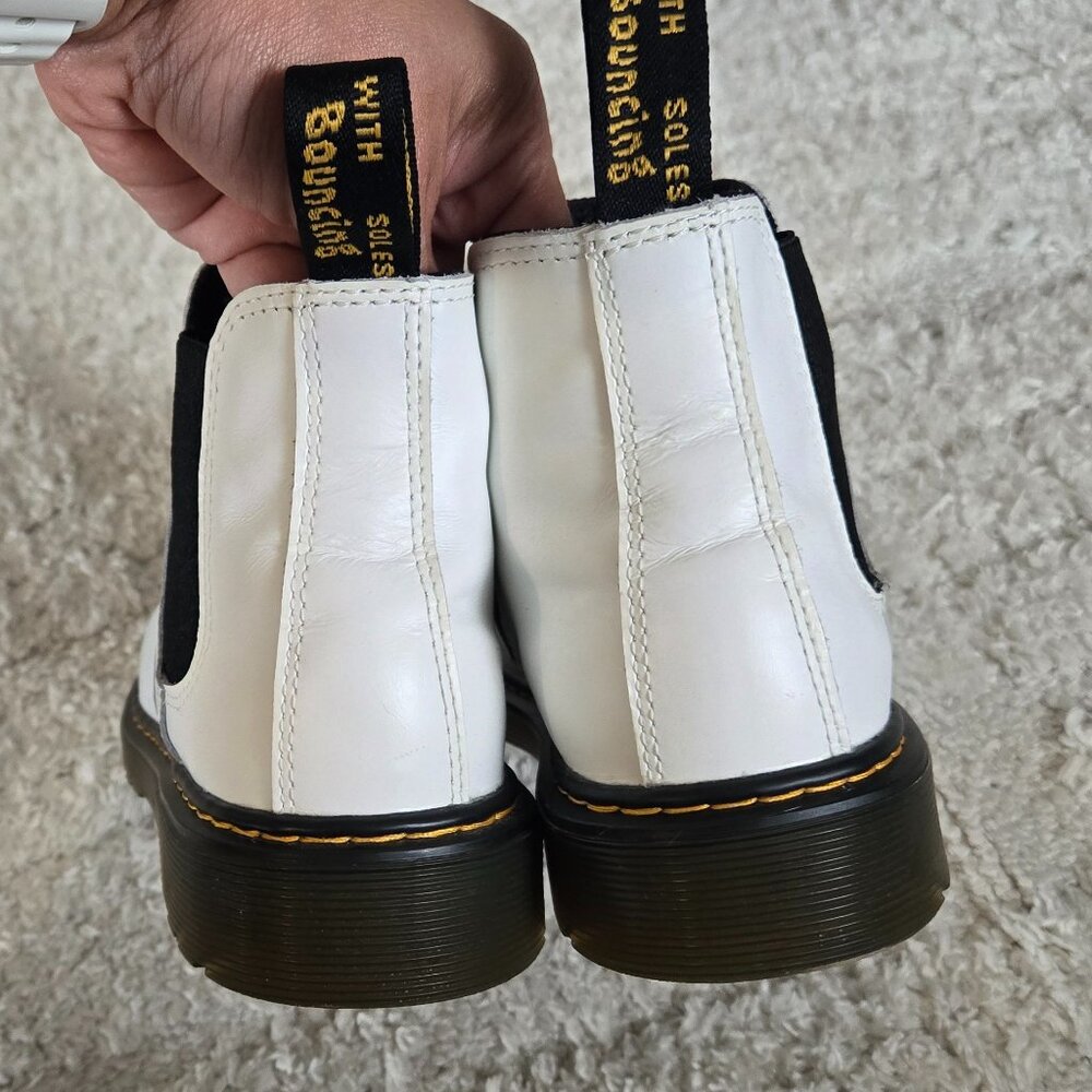 Dr. Martens Youth 2976 Leather Chelsea Boots Color: White size 7 - Picture 3 of 15